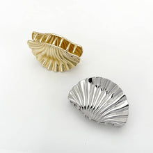 Load image into Gallery viewer, Large Shell-Shaped Metal Hair Claw Clips,- 9.5cm, Gold