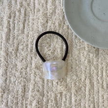 Load image into Gallery viewer, Minimalist Resin Hair Tie – Everyday Chic: 1