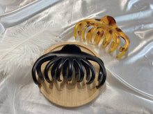 Load image into Gallery viewer, Large Hair Claw, Black