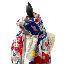 Load image into Gallery viewer, Elegant White Floral Wool Silk Scarf