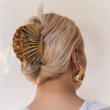 Load image into Gallery viewer, Large Shell-Shaped Metal Hair Claw Clips,- 9.5cm, Gold
