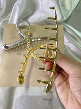Load image into Gallery viewer, Snakes ladder Hair claw, Gold