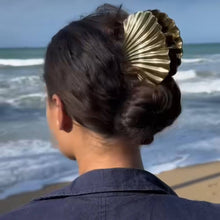 Load image into Gallery viewer, Large Shell-Shaped Metal Hair Claw Clips,- 9.5cm, Gold