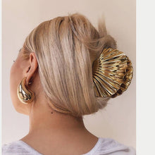 Load image into Gallery viewer, Large Shell-Shaped Metal Hair Claw Clips,- 9.5cm, Gold
