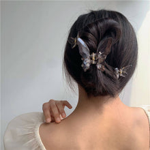 Load image into Gallery viewer, Butterfly Hair Clips, White