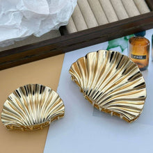 Load image into Gallery viewer, Large Shell-Shaped Metal Hair Claw Clips,- 9.5cm, Gold