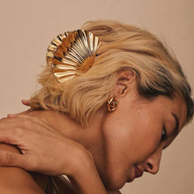 Load image into Gallery viewer, Large Shell-Shaped Metal Hair Claw Clips,- 9.5cm, Gold