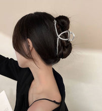 Load image into Gallery viewer, Snakes Ladder Hair Claw, Silver