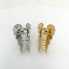 Load image into Gallery viewer, Large Shell-Shaped Metal Hair Claw Clips,- 9.5cm, Gold
