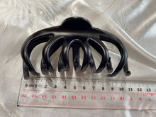 Load image into Gallery viewer, Large Hair Claw, Black