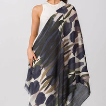 Load image into Gallery viewer, Navita Fine Wool Shawl