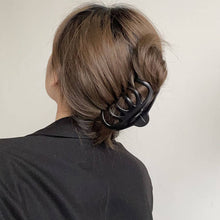 Load image into Gallery viewer, Large Hair Claw, Black